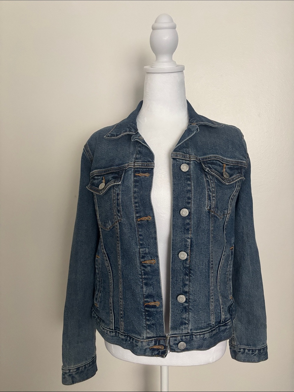 GAP Classic Blue Denim Jacket like new